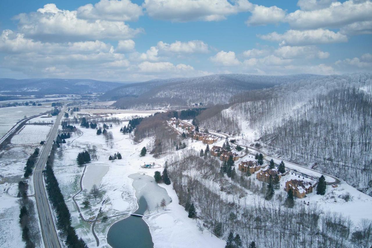 Ski-Inandout And Golf Condo With Aandc At Holiday Valley! Ellicottville Esterno foto